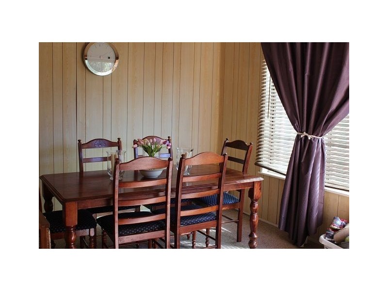 10 Woodiwiss Avenue, Cobar NSW 2835