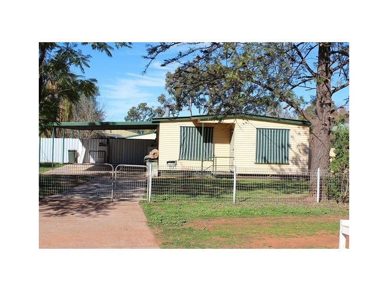 10 Woodiwiss Avenue, Cobar NSW 2835