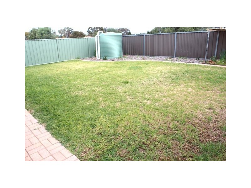 13 Belah Crescent, Cobar NSW 2835