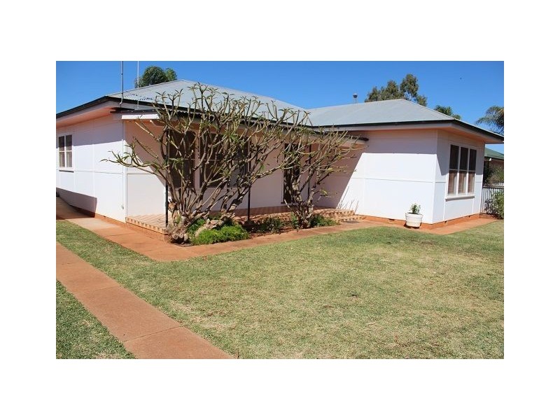 52 Bradley Street, Cobar NSW 2835