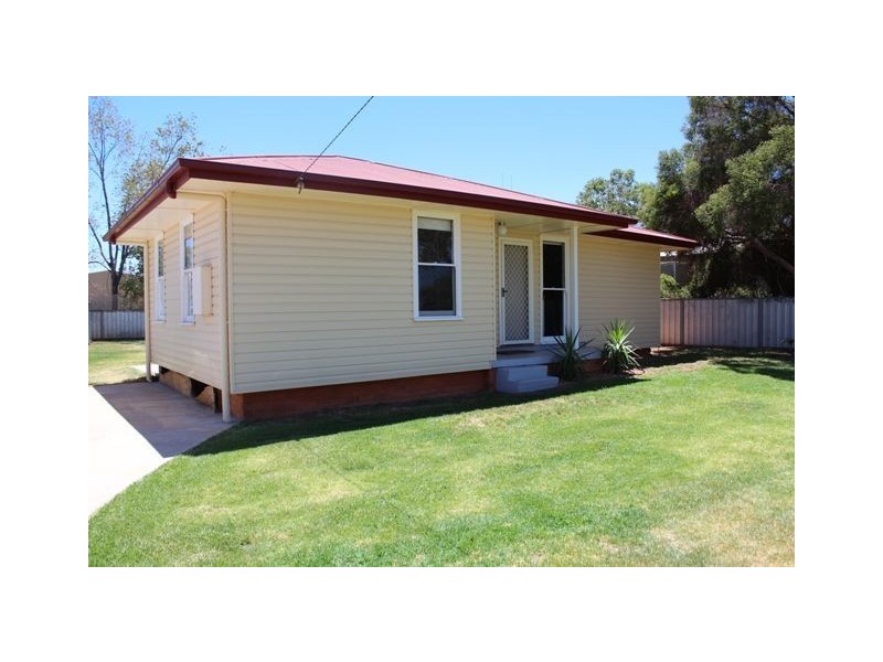 4 Wattle Drive, Cobar NSW 2835