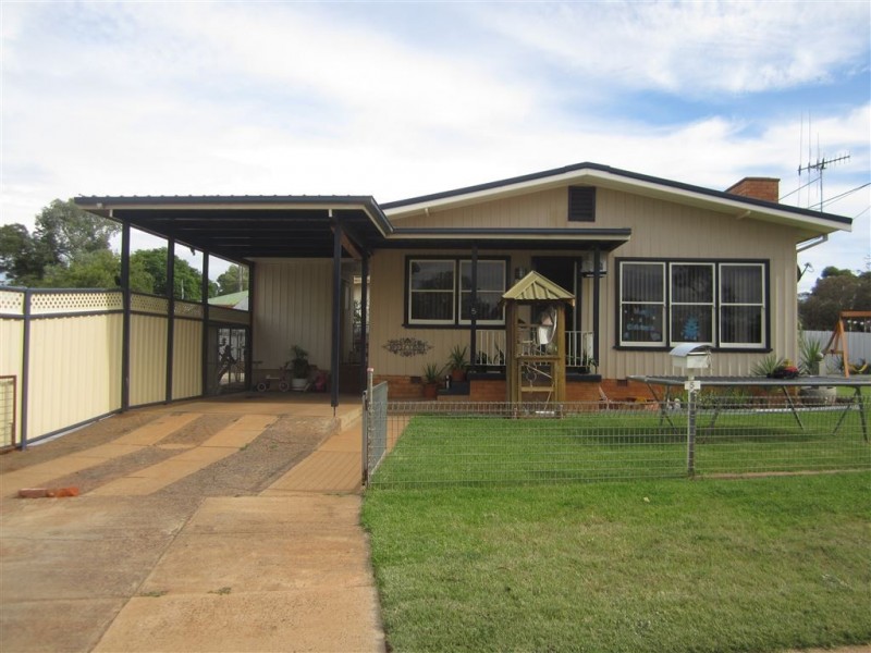 5 Woodiwiss Avenue, Cobar NSW 2835