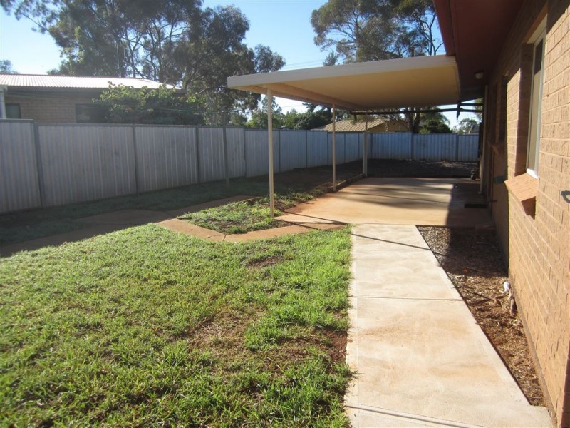 17 Lamrock St, Cobar NSW 2835