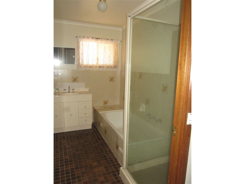 17 Lamrock St, Cobar NSW 2835