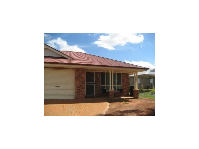 2/2 Hogan Place, Cobar NSW 2835