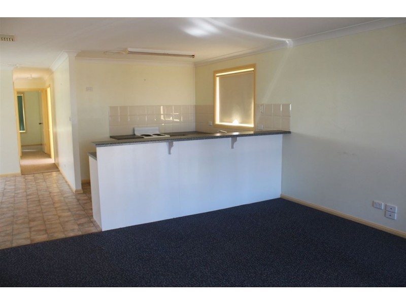 2/2 Hogan Place, Cobar NSW 2835