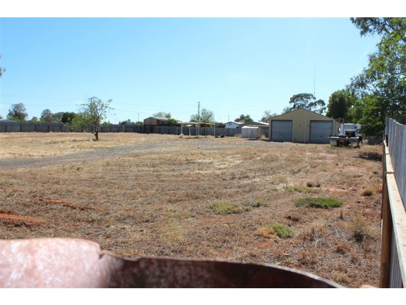 8, 9, 10 Cowper Street, Cobar NSW 2835