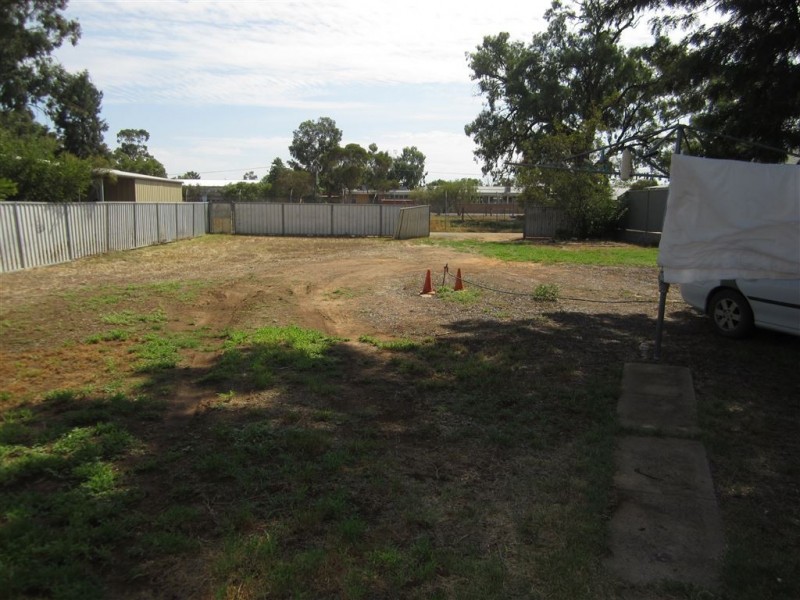 18 Warren St, Nyngan NSW 2825