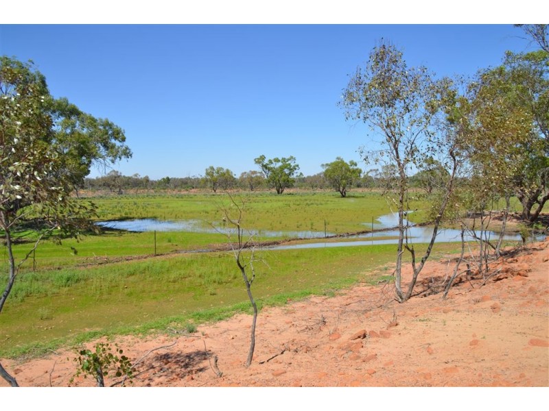 * The Range, White Cliffs NSW 2836