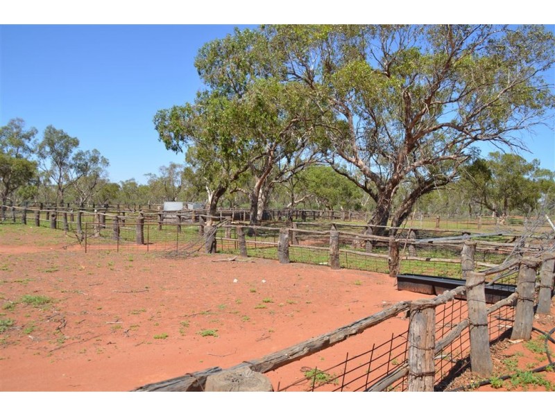 * The Range, White Cliffs NSW 2836