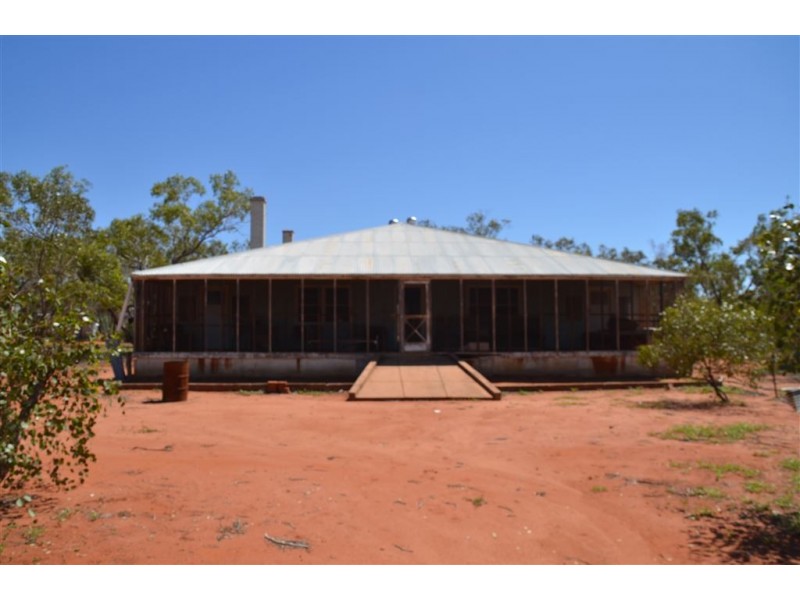 * The Range, White Cliffs NSW 2836