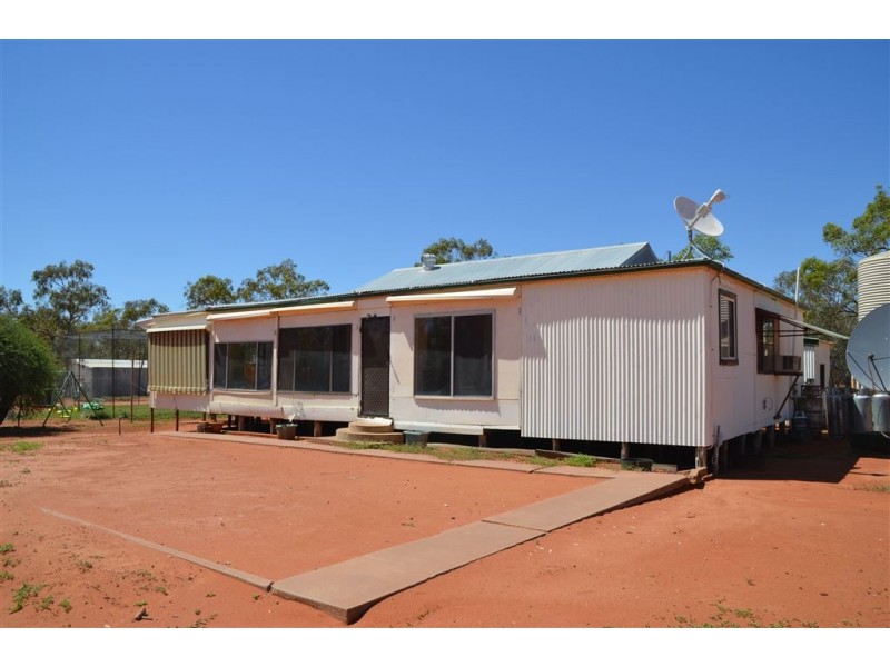 * The Range, White Cliffs NSW 2836