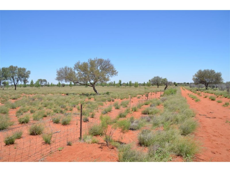 * The Range, White Cliffs NSW 2836