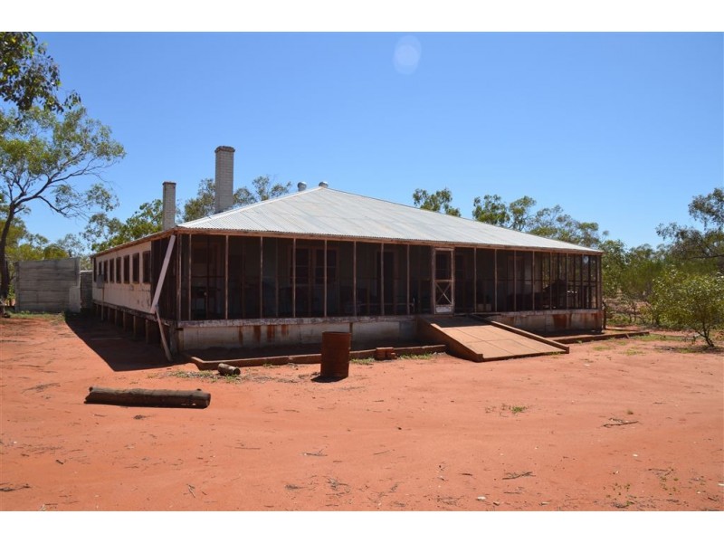 * The Range, White Cliffs NSW 2836