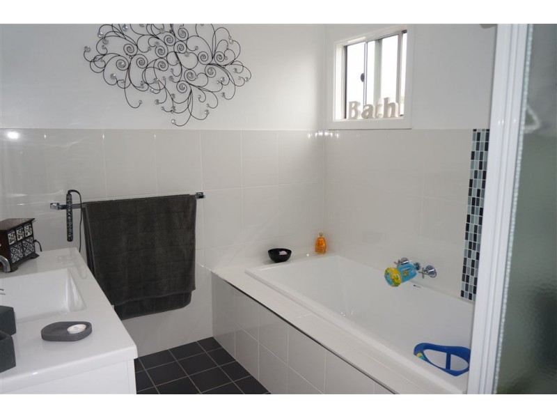 4 Matthews Street, Cobar NSW 2835