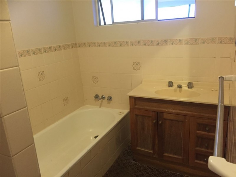 16 Irwin Street, Cobar NSW 2835