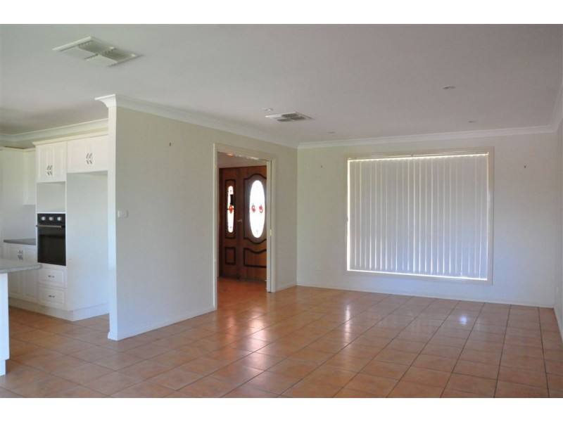 12 Echidna Avenue, Cobar NSW 2835