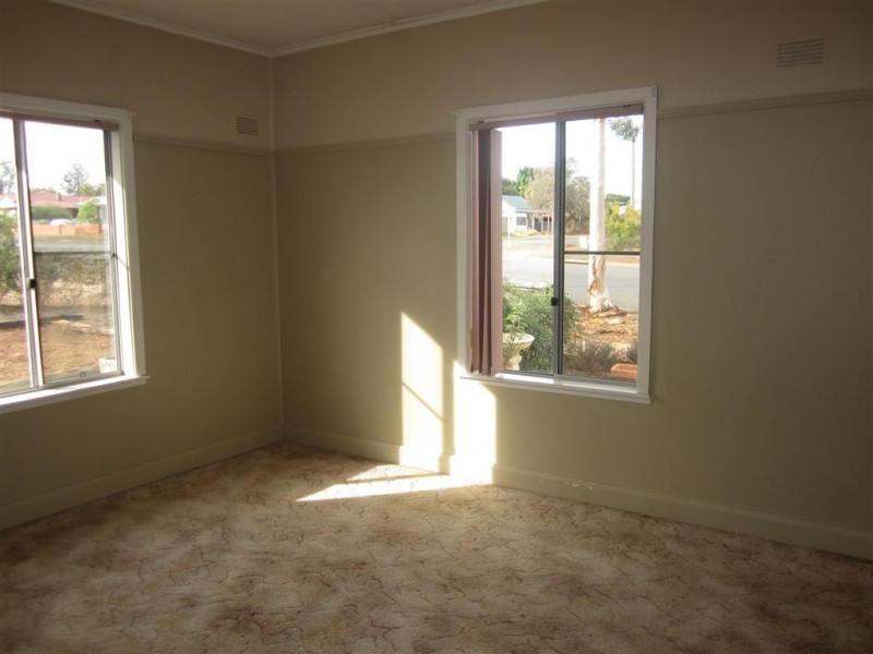 19 Murray Street, Cobar NSW 2835