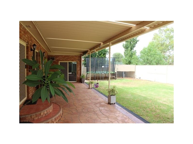11 Booroomugga Street, Cobar NSW 2835