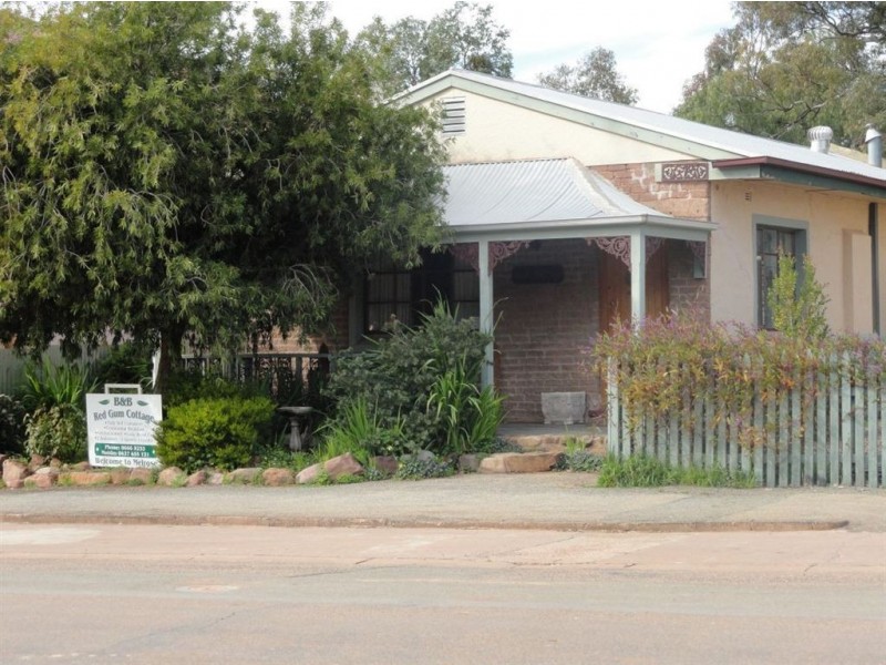 10 Stuart Street, Melrose SA 5483