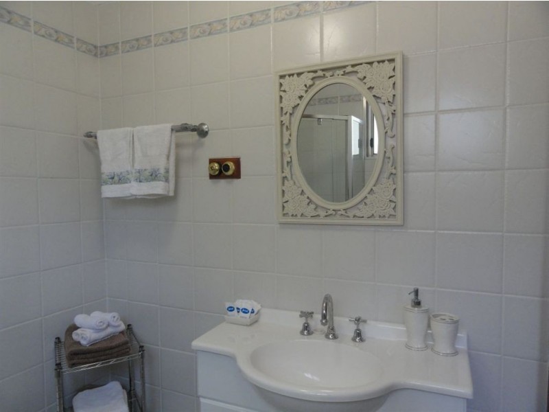 10 Stuart Street, Melrose SA 5483