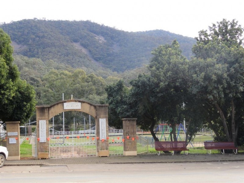 10 Stuart Street, Melrose SA 5483