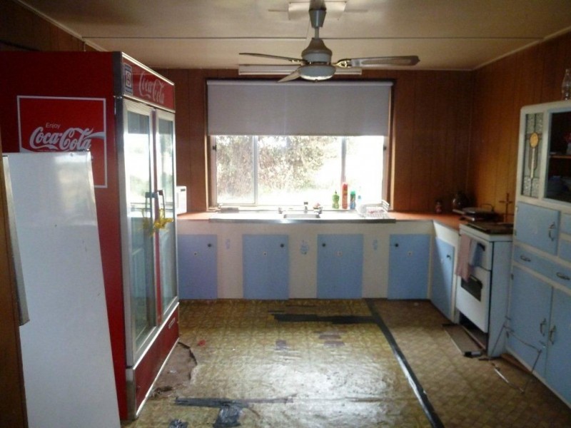 * Packer Street, Terowie SA 5421