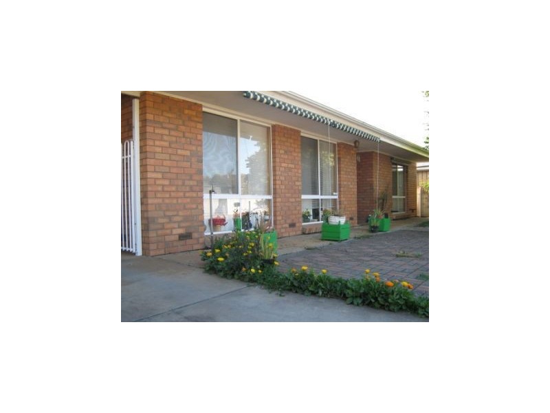 1 Sara Street, Riverton SA 5412