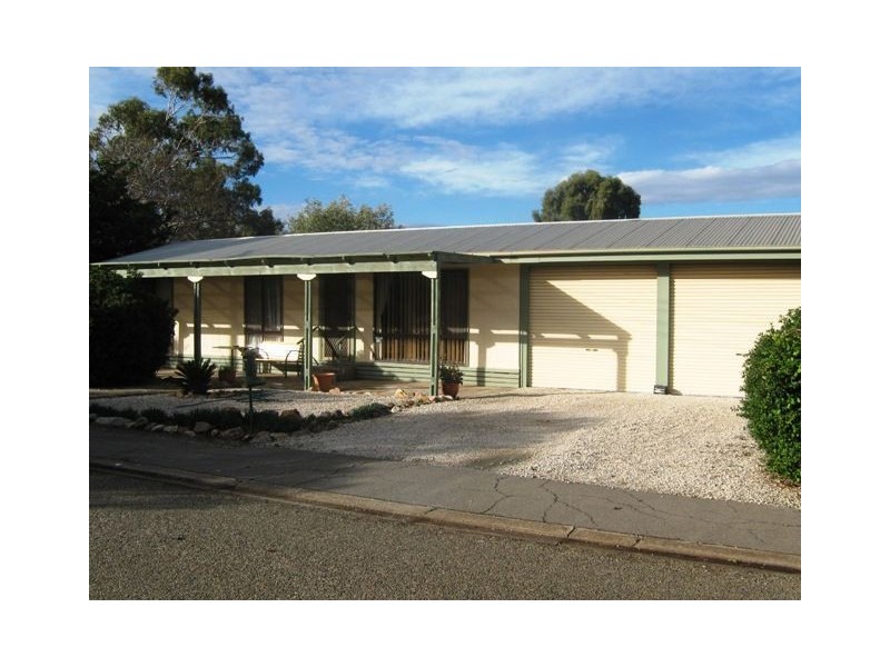 11 Strickland Street, Riverton SA 5412