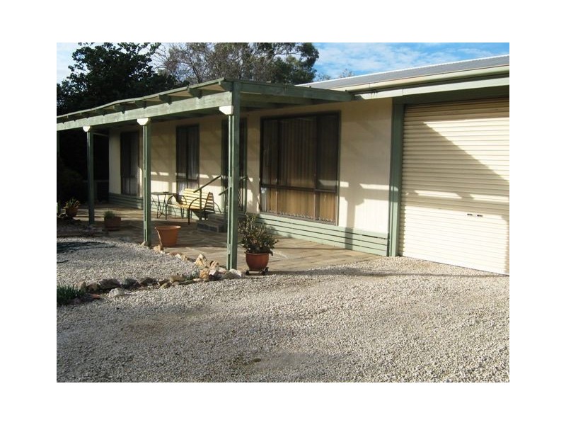 11 Strickland Street, Riverton SA 5412