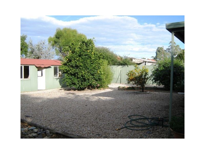 11 Strickland Street, Riverton SA 5412