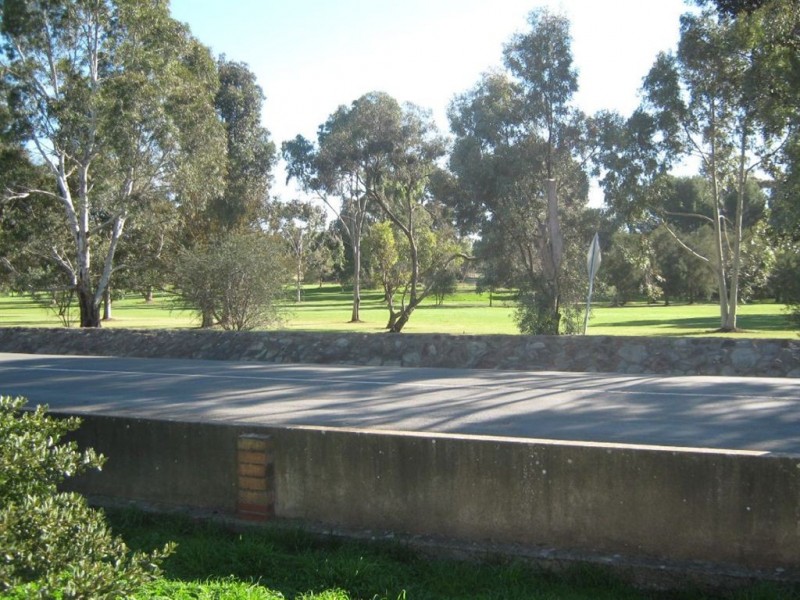 1 Washington Road, Riverton SA 5412