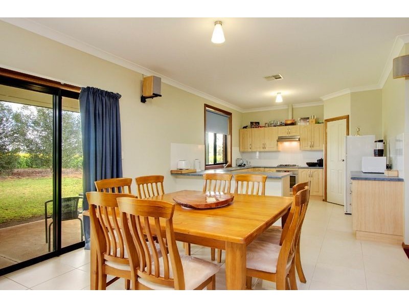 6B Paul Street, Riverton SA 5412