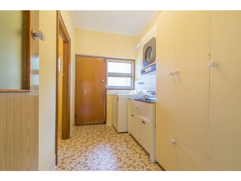 1 Webb Place, Riverton SA 5412