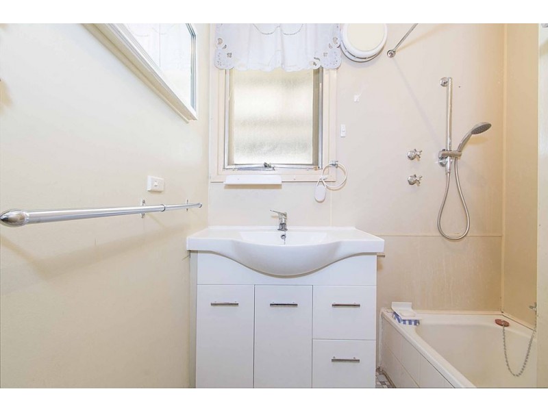 1 Jean Place, Riverton SA 5412