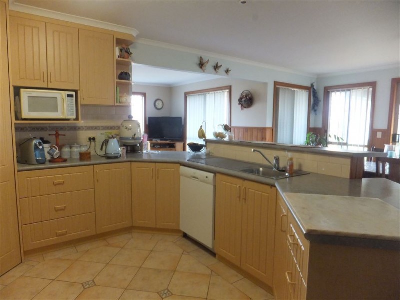 13 Athol Court, Donald VIC 3480