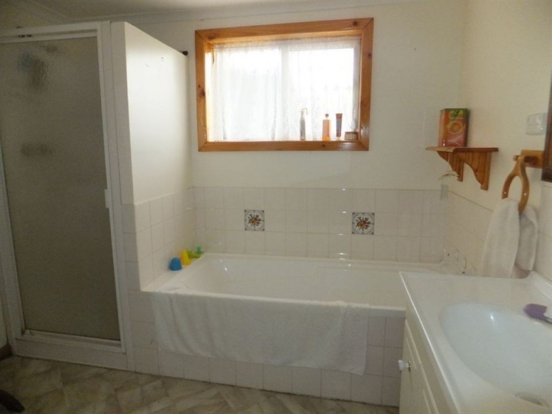 17 Meyer St, Donald VIC 3480