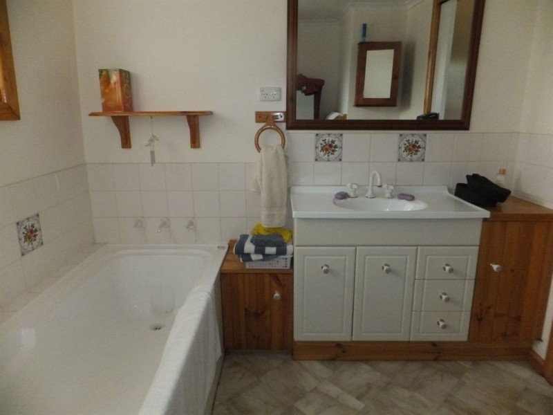 17 Meyer St, Donald VIC 3480