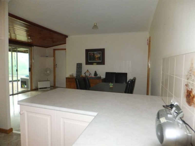 17 Meyer St, Donald VIC 3480