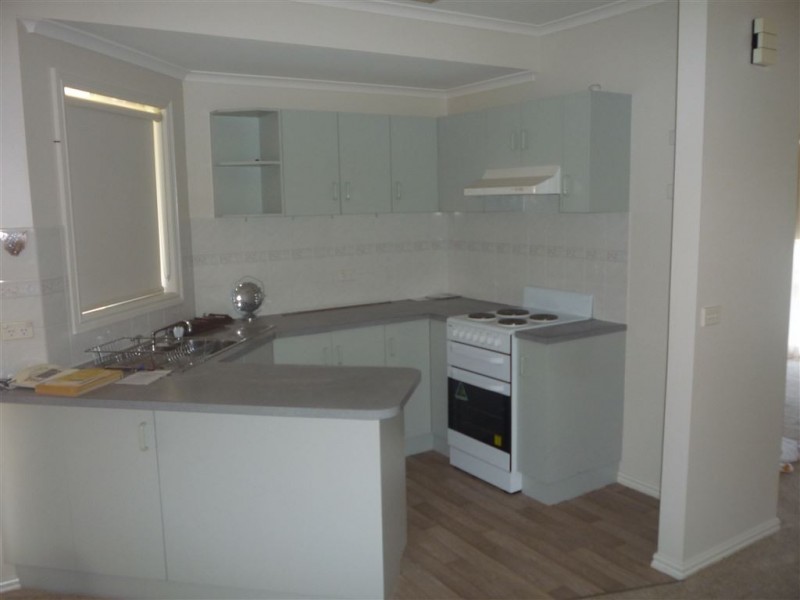 27/Richardson Heights, Donald VIC 3480