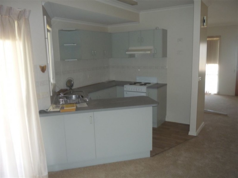 27/Richardson Heights, Donald VIC 3480