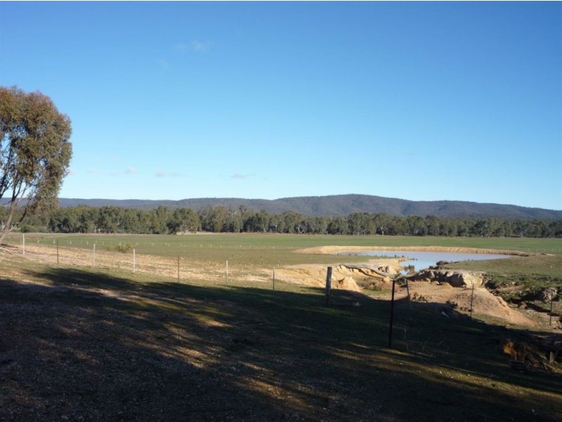 - Sunraysia Highway, Moyreisk VIC 3467