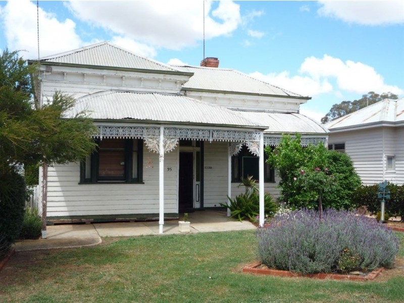 35 North Western Road, St Arnaud VIC 3478