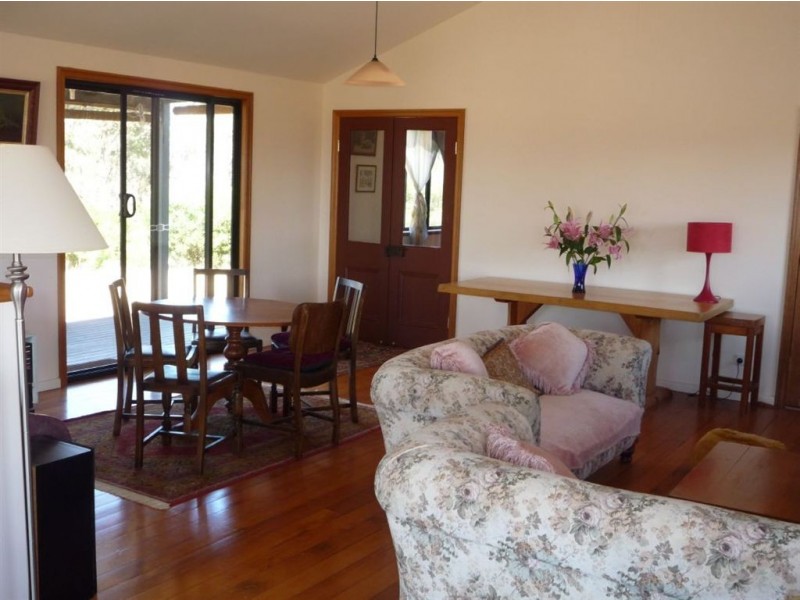 - Road, Burkes Flat VIC 3475