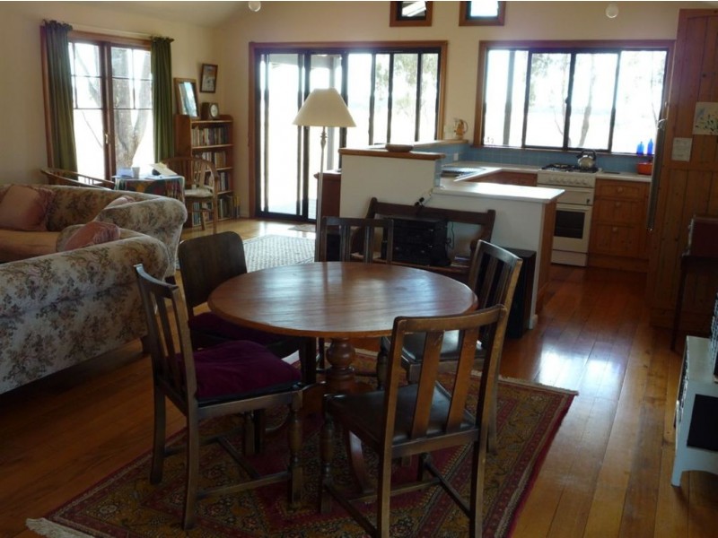 - Road, Burkes Flat VIC 3475