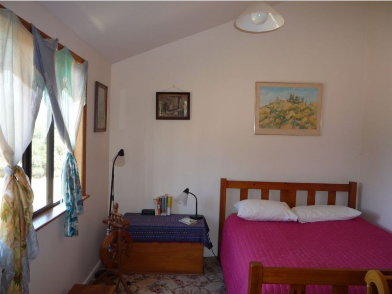 - Road, Burkes Flat VIC 3475