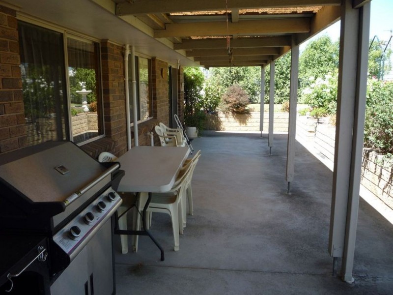 13 Victoria Street, St Arnaud VIC 3478