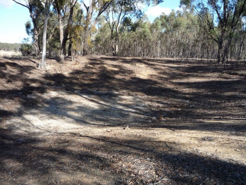 - Edwards Road, St Arnaud East VIC 3478