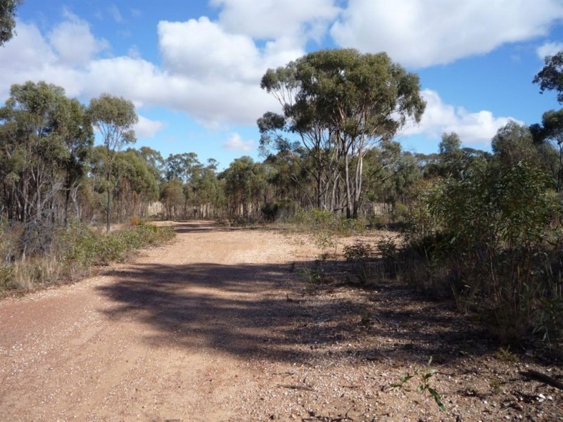 - Edwards Road, St Arnaud East VIC 3478