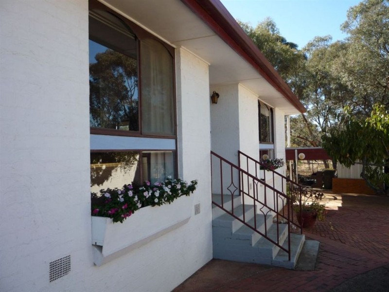 23-27 Inglewood Road, St Arnaud VIC 3478